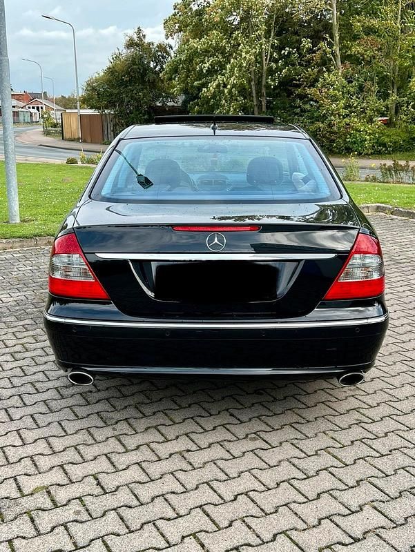Gebraucht Mercedes E280 Avantgarde 190 PS (139 kW) 2007 Schwarz Limousine