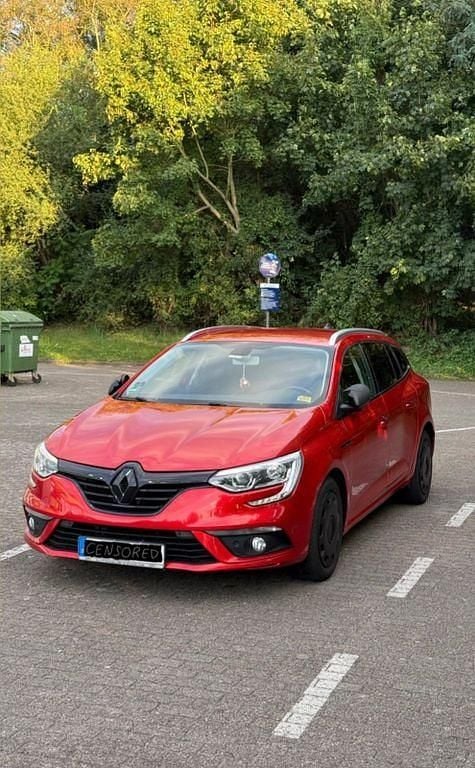 Rot Gebraucht 2018 Renault Mégane IV LIMITED Limousine | 10.000 € (Guter Preis) - Bild 1/4
