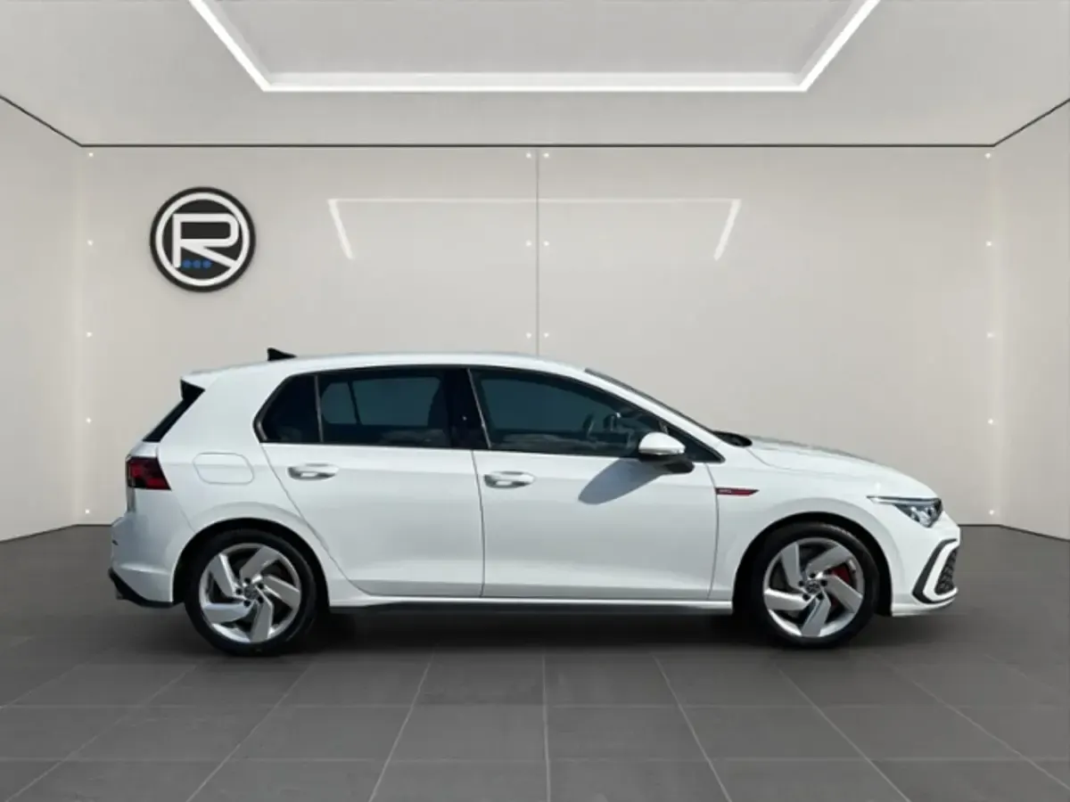 Gebraucht VW Golf VIII GTI 245 PS (180 kW) 2023 Weiß Limousine