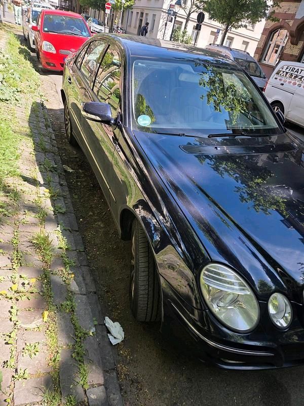 Gebraucht Mercedes E220 170 PS (125 kW) 2007 Schwarz Limousine