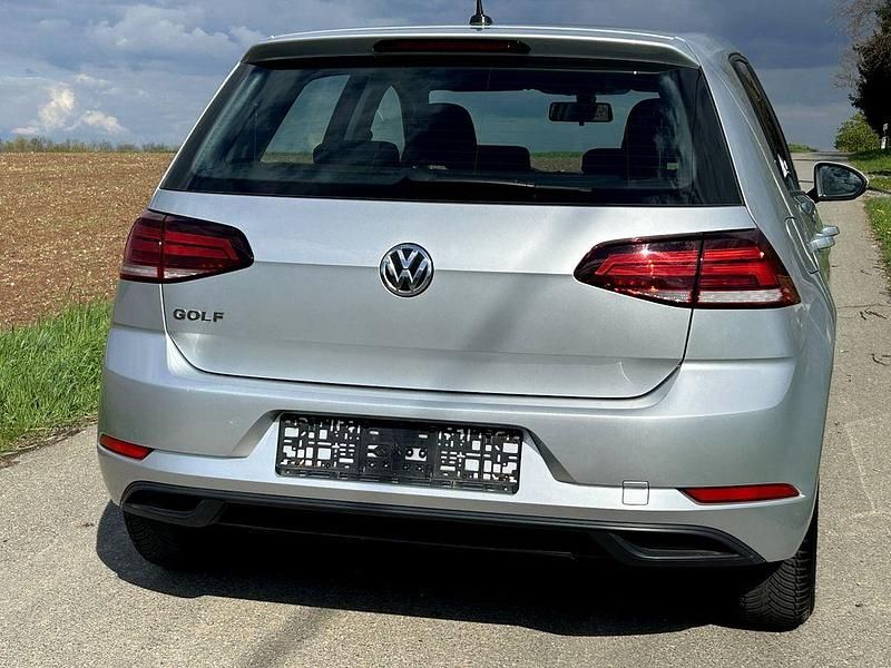 Gebraucht VW Golf VII Trendline 116 PS (85 kW) 2018 Silber Limousine