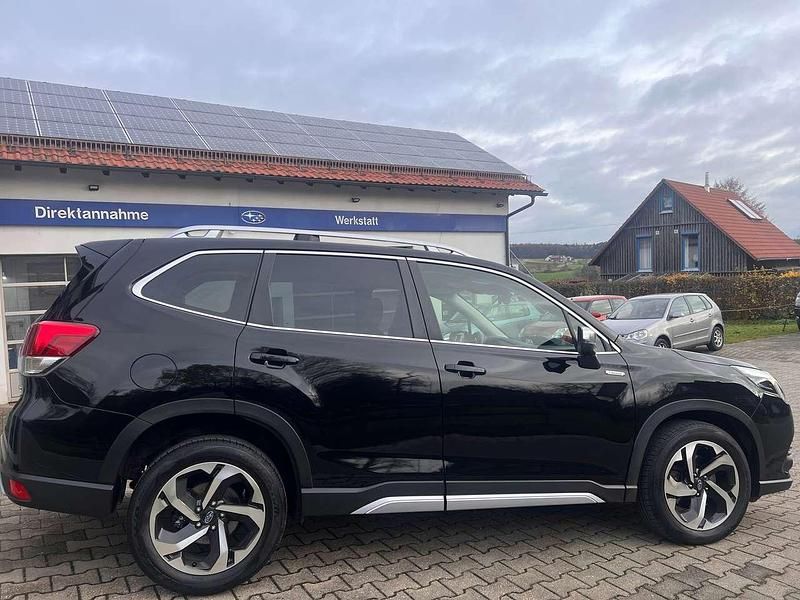 Gebraucht Subaru Forester Platinum 150 PS (110 kW) 2022 Crystal black silica SUV