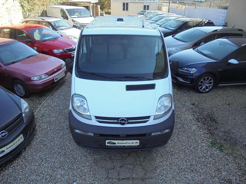 Gebraucht Opel Vivaro 101 PS (74 kW) 2005 Casabl/arctic/eisweiss/kaolin Van / Kleinbus