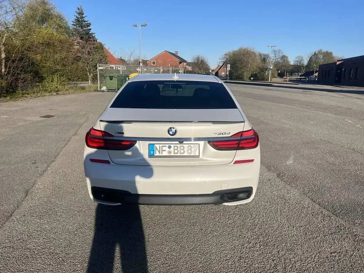 Gebraucht BMW 730 265 PS (194 kW) 2018 Weiß Limousine