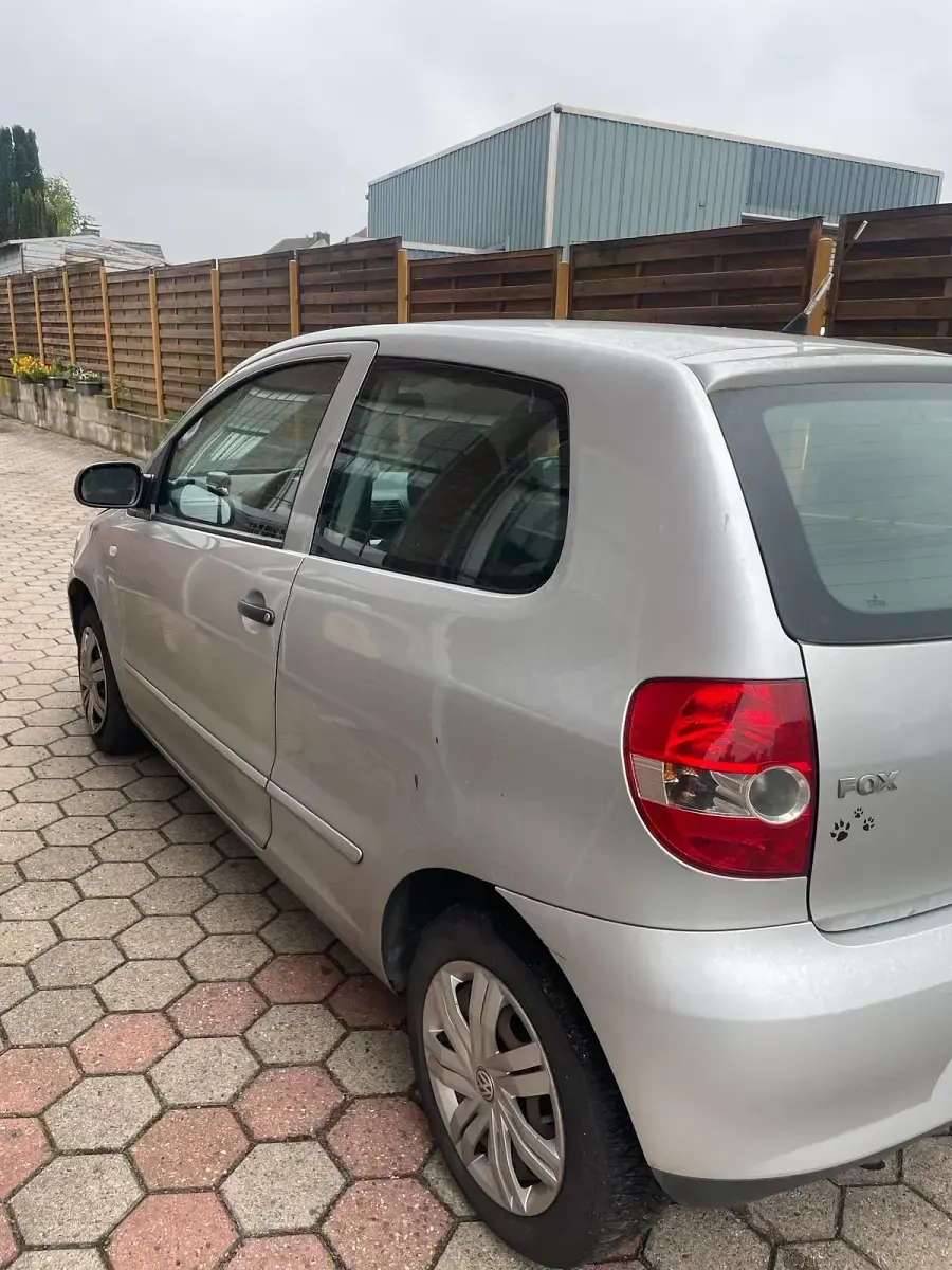 Gebraucht VW Fox 54 PS (39 kW) 2009 Silber Kleinwagen