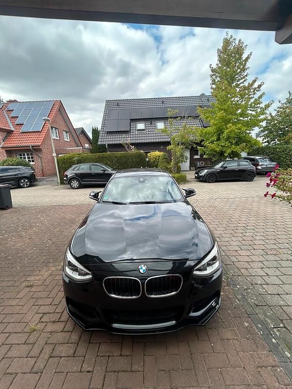 Schwarz Gebraucht 2015 BMW 120 Kleinwagen | 15.300 € (Fairer Preis) - Bild 1/4