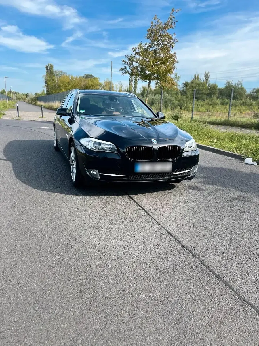 Gebraucht BMW 520 184 PS (135 kW) 2012 Schwarz Kombi