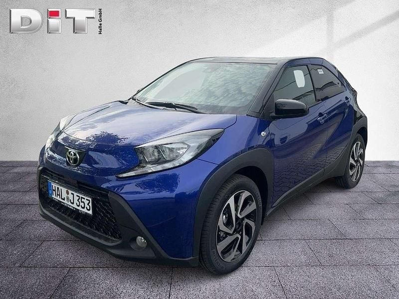 Juniper blue/ night sky black Gebraucht 2025 Toyota Aygo X SUV | 14.990 € (Superpreis) - Bild 1/4