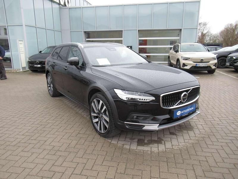 Gebraucht Volvo V90 CC Ultimate 197 PS (144 kW) 2024 Onyx black Kombi