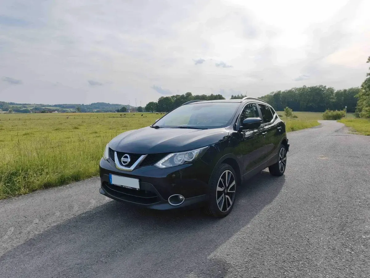 Gebraucht Nissan Qashqai N-Connecta 163 PS (119 kW) 2016 Schwarz SUV
