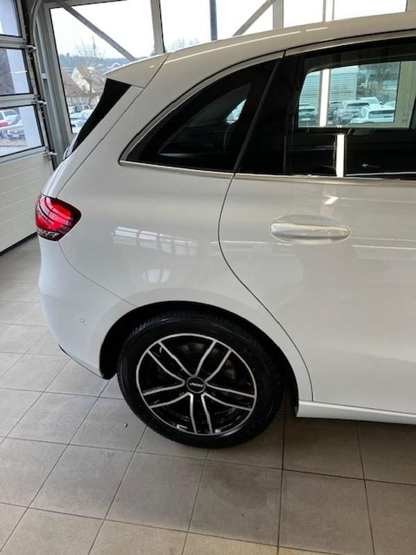 Gebraucht Mercedes B220 190 PS (139 kW) 2020 Weiß Van / Kleinbus
