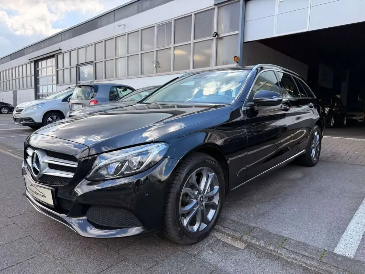 Gebraucht Mercedes C200 184 PS (135 kW) 2017 Obsidianschwarz Kombi