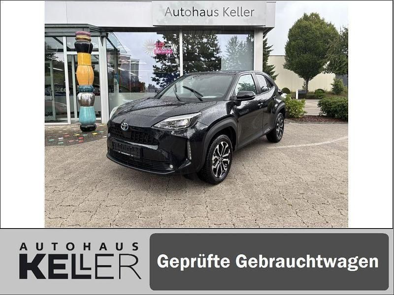 Mysticschwarz mica Gebraucht 2024 Toyota Yaris Cross Team SUV | 28.960 € (Etwas zu teuer) - Bild 1/4