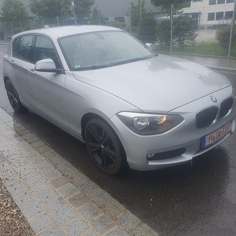 Silber Gebraucht 2013 BMW 116 Comfort Edition Kleinwagen | 6.850 € (Fairer Preis) - Bild 1/4