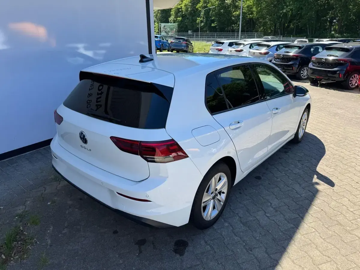 Gebraucht VW Golf VIII 150 PS (110 kW) 2021 Weiß Limousine