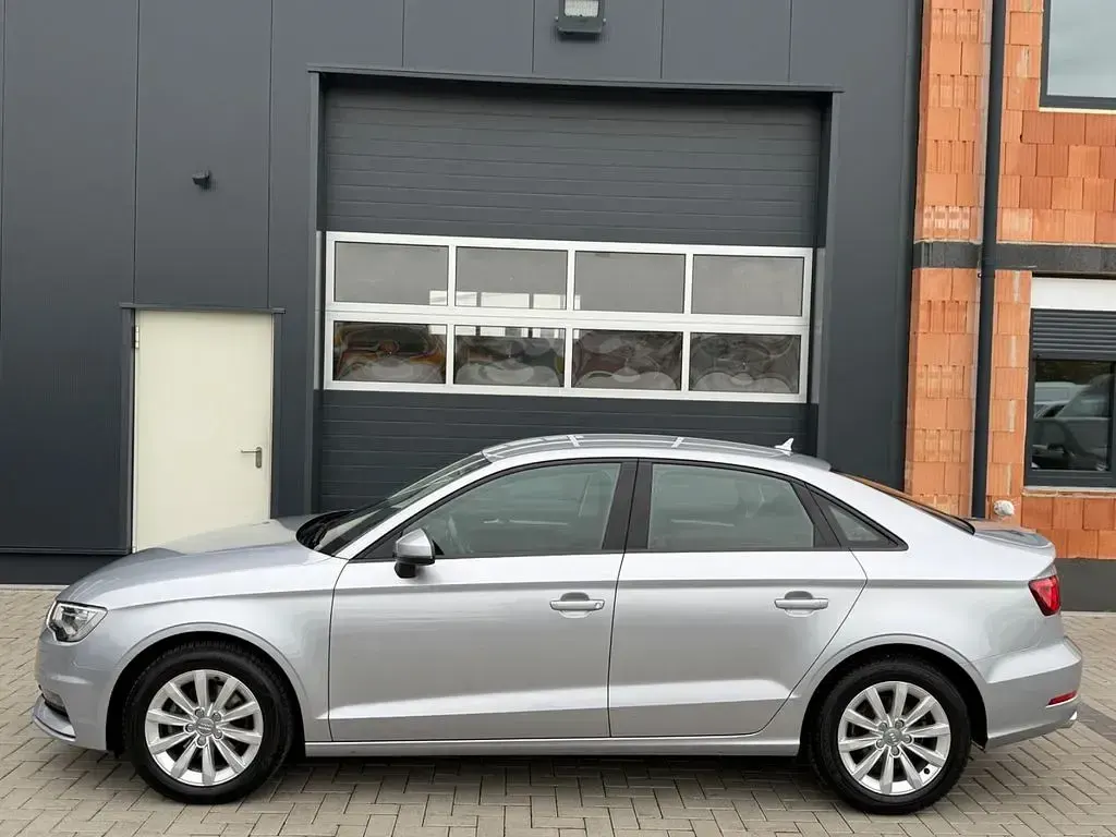 Gebraucht Audi A3 Attraction 125 PS (91 kW) 2015 Silber Limousine