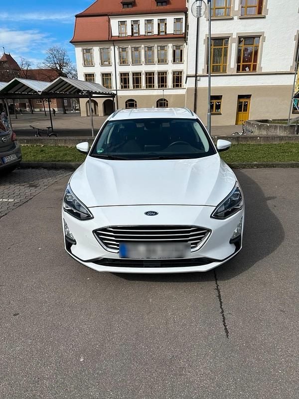 Weiß Gebraucht 2019 Ford Focus Kombi | 13.999 € (Fairer Preis) - Bild 1/4