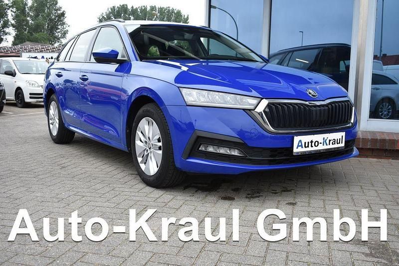 Energyblau uni Gebraucht 2021 Skoda Octavia Ambition Kombi | 17.949 € (Guter Preis) - Bild 1/4