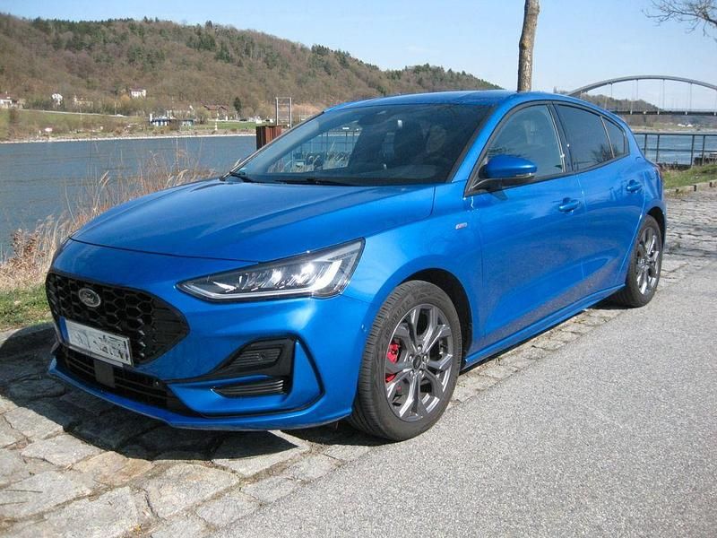 Gebraucht Ford Focus ST-Line 125 PS (91 kW) 2023 Blau Limousine