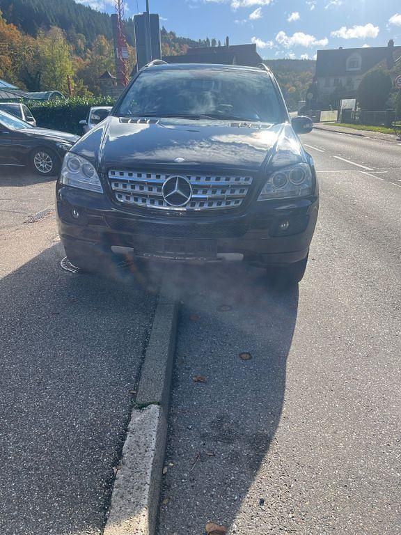 Schwarz Gebraucht 2008 Mercedes ML280 SUV | 5.900 € (Guter Preis) - Bild 1/4