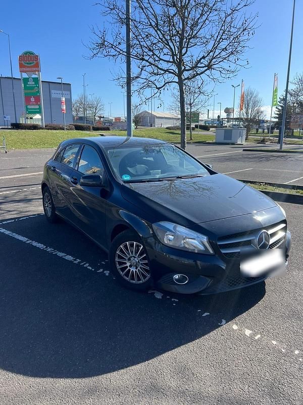 Gebraucht Mercedes A180 109 PS (80 kW) 2012 Schwarz Kleinwagen