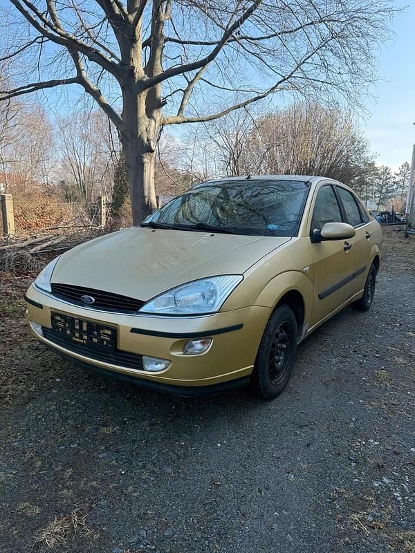 Gebraucht Ford Focus 102 PS (75 kW) 2000 Gold Limousine