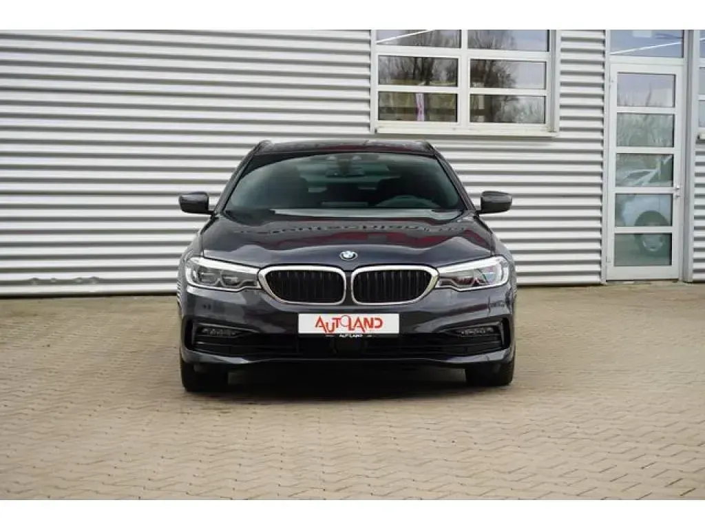 Gebraucht BMW 520 Sport Line 190 PS (139 kW) 2019 Schwarz (metallic) Kombi