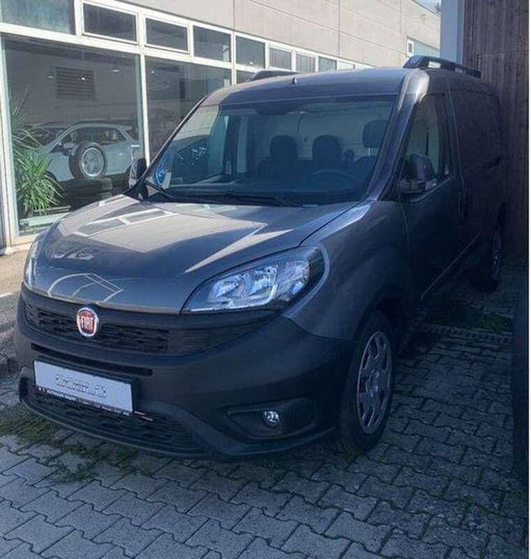 Colore esterno (grau (met)) Gebraucht 2022 Fiat Doblò Van / Kleinbus | 21.990 € (Teuer) - Bild 1/4