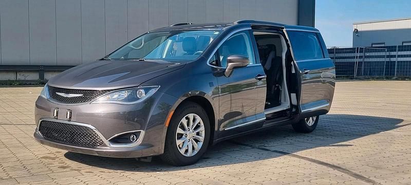 Second-hand Chrysler Pacifica 291 CP (214 kW) 2016 Gri Monovolum