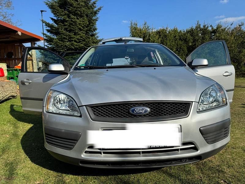 Gebraucht Ford Focus Style 101 PS (74 kW) 2007 Grau Kombi