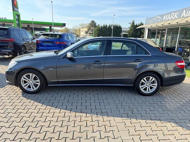 Gebraucht Mercedes E200 Elegance 184 PS (135 kW) 2009 Grau Limousine