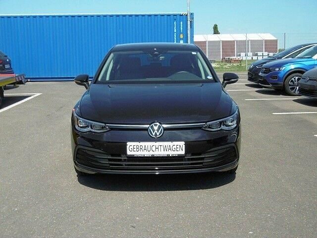 Gebraucht VW Golf VIII Life 110 PS (80 kW) 2022 Deep black perleffekt Limousine