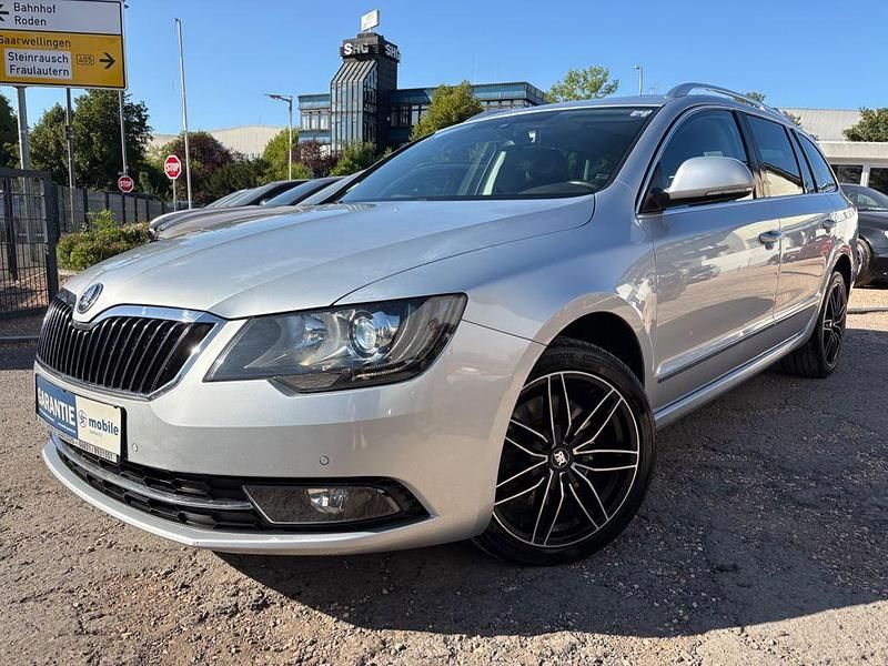 Silber Gebraucht 2015 Skoda Superb Elegance Kombi | 7.999 € (Guter Preis) - Bild 1/4