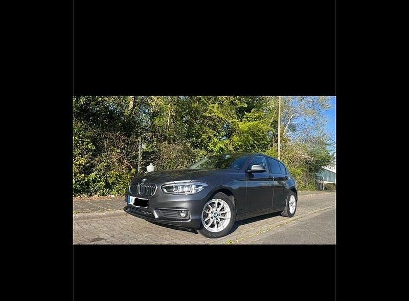 Grau Gebraucht 2017 BMW 118 Advantage Kleinwagen | 9.200 € (Superpreis) - Bild 1/4