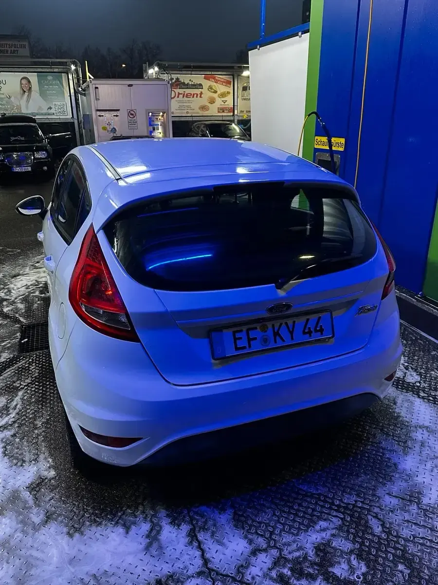 Usata Ford Fiesta 60 CV (44 kW) 2009 Bianco Berlina