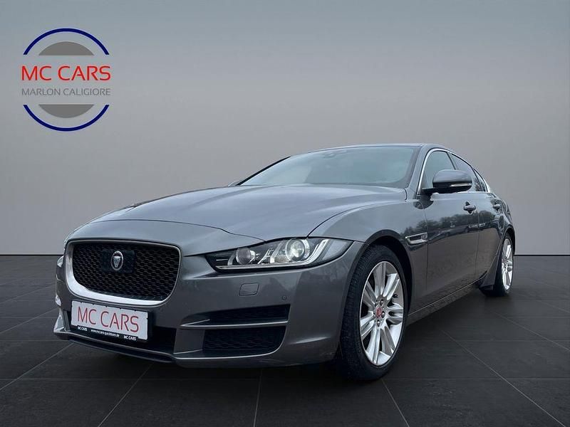Gebraucht Jaguar XE Prestige 179 PS (131 kW) 2017 Grau Limousine