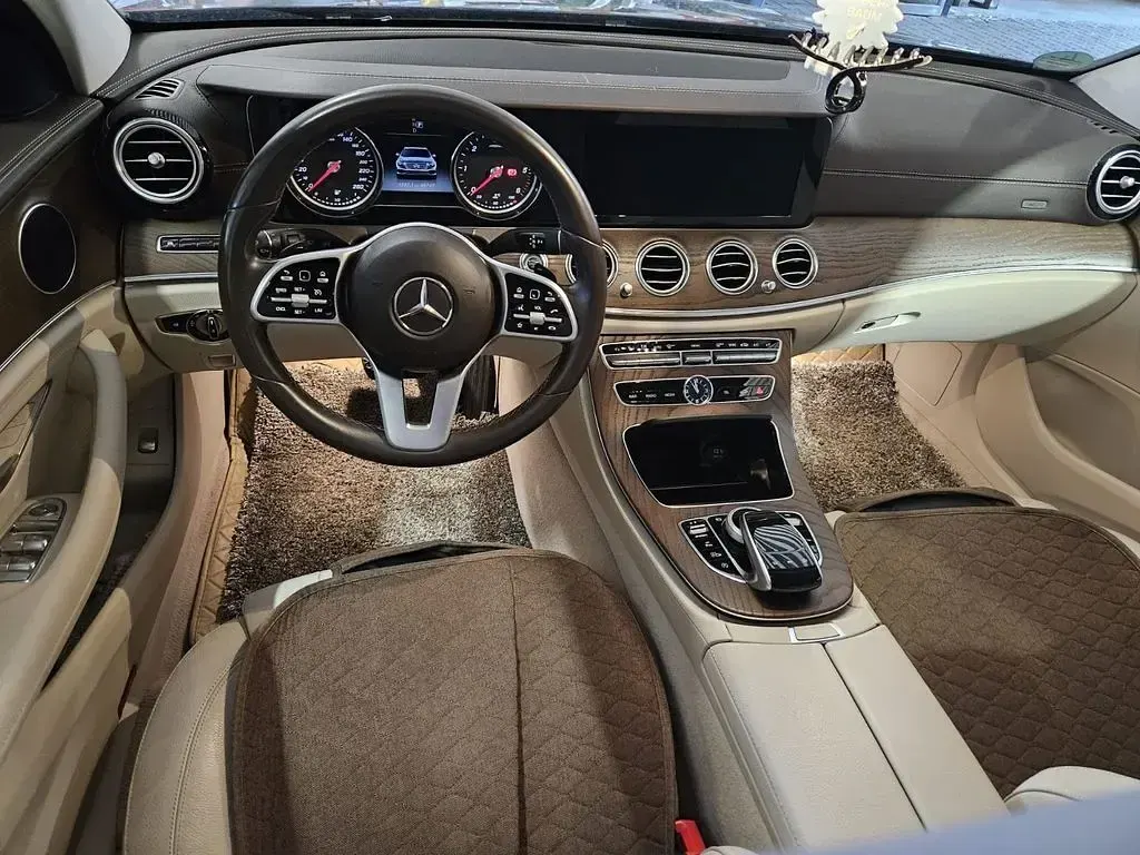 Gebraucht Mercedes E220 194 PS (142 kW) 2019 Blau Limousine