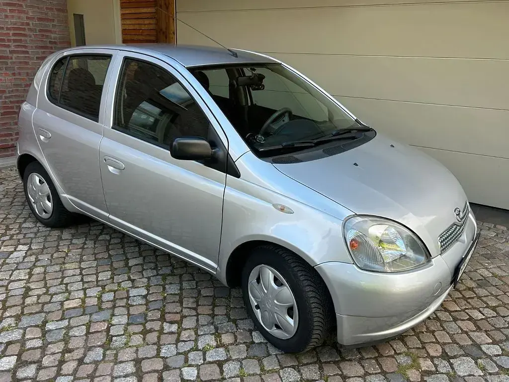 Gebraucht Toyota Yaris 68 PS (50 kW) 2001 Silber Limousine
