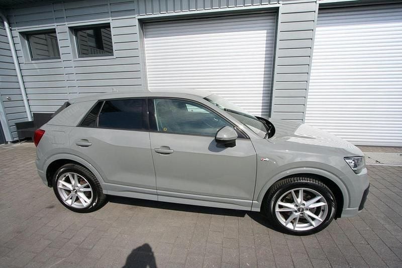 Gebraucht Audi Q2 S-Line 150 PS (110 kW) 2018 Grau SUV