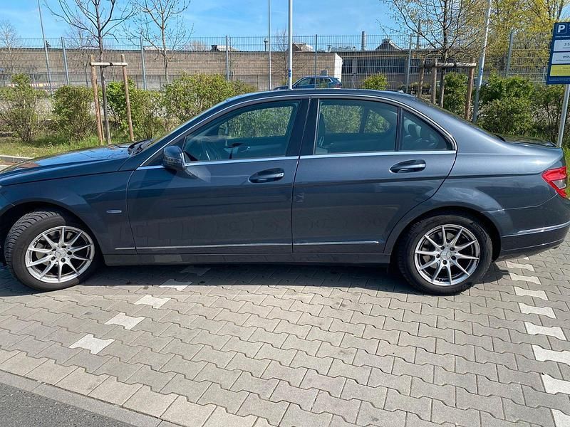 Gebraucht Mercedes C180 156 PS (114 kW) 2010 Blau Limousine
