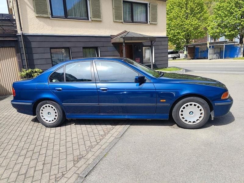 Gebraucht BMW 523 170 PS (125 kW) 1997 Blau Limousine