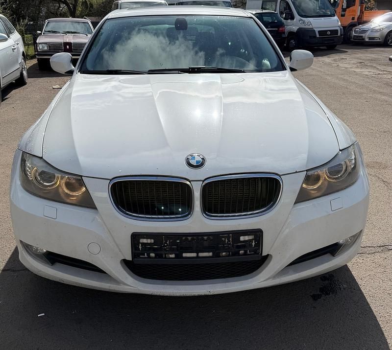 Gebraucht BMW 318 143 PS (105 kW) 2011 Weiß Kombi