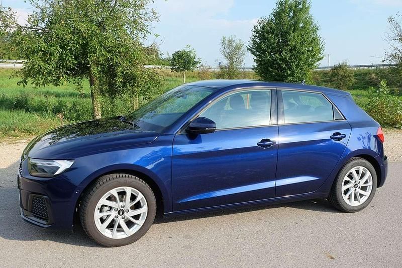 Blau Gebraucht 2023 Audi A1 Sportback Advanced Kleinwagen | 21.500 € (Guter Preis) - Bild 1/4