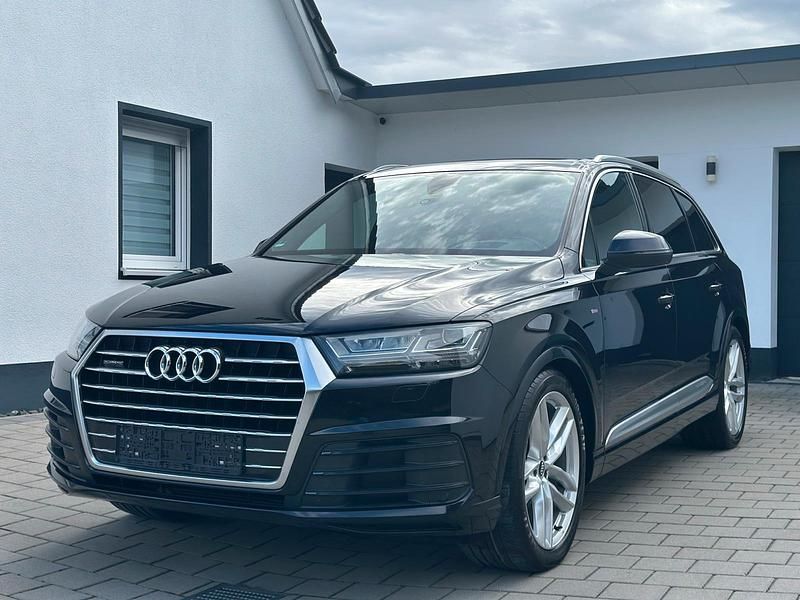 Schwarz Gebraucht 2016 Audi Q7 Comfort SUV | 32.990 € - Bild 1/4