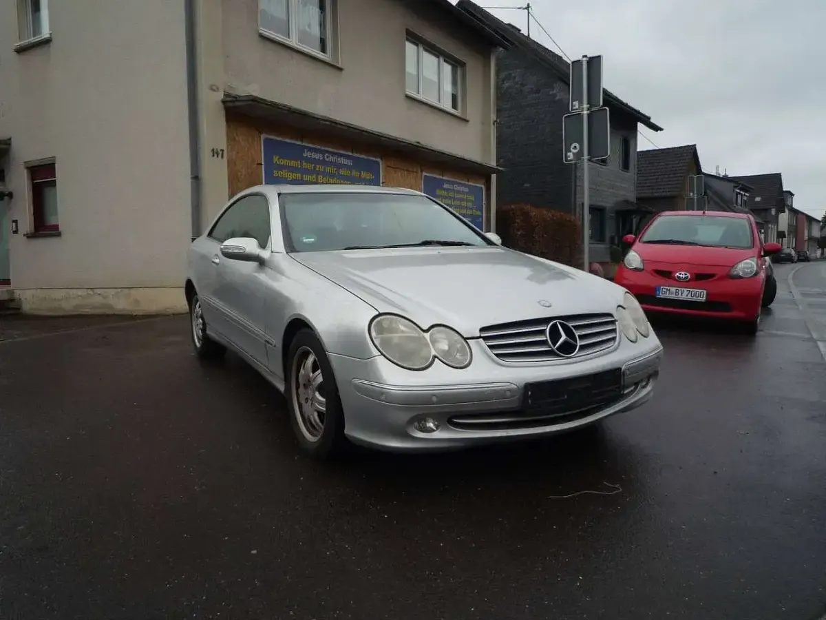 Gebraucht Mercedes CLK200 163 PS (119 kW) 2003 Brillantsilber  metalliclack Coupé