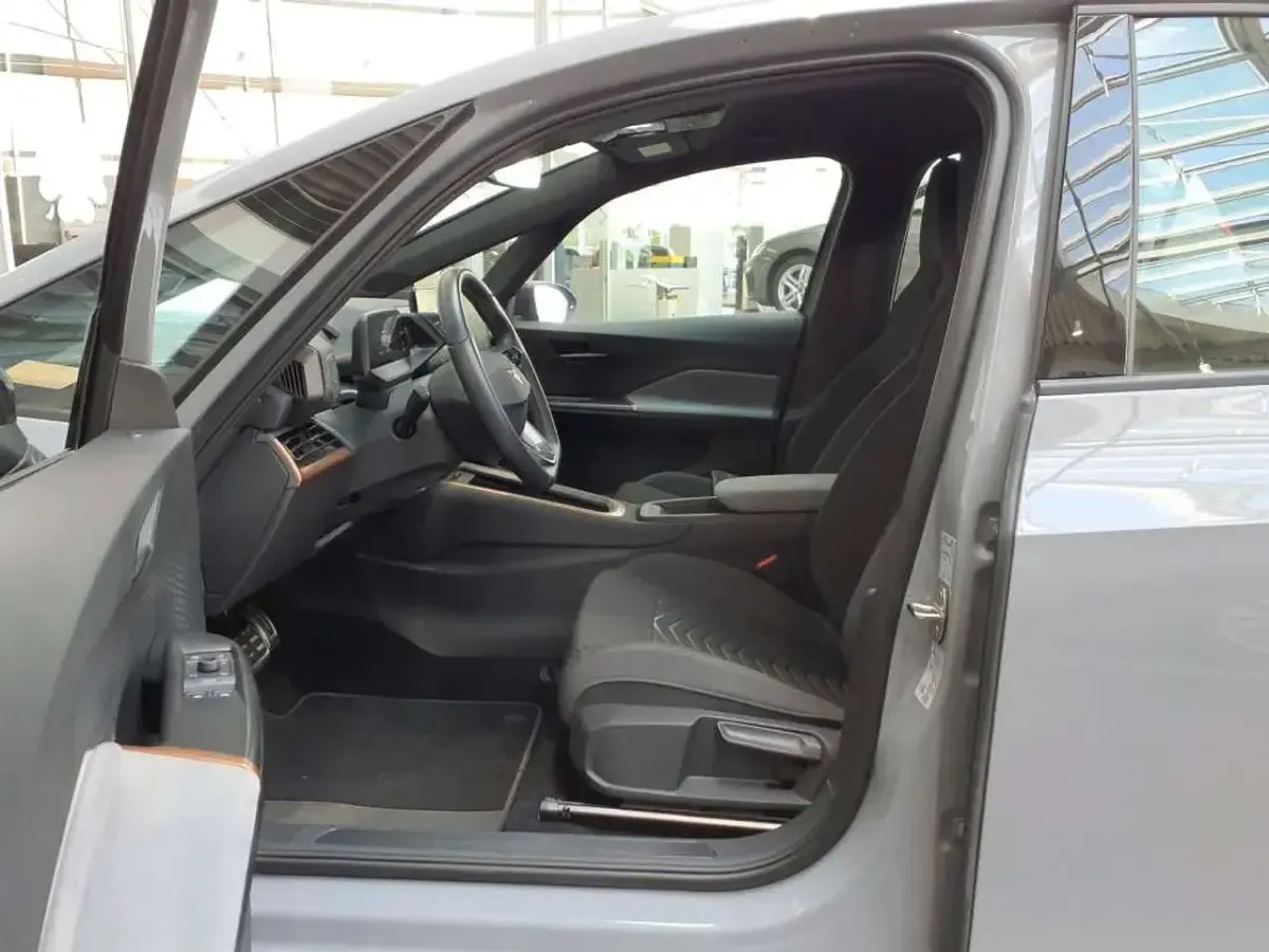 Gebraucht Cupra Born 150 kW (204 PS) 2023 Vaporgrau Kleinwagen