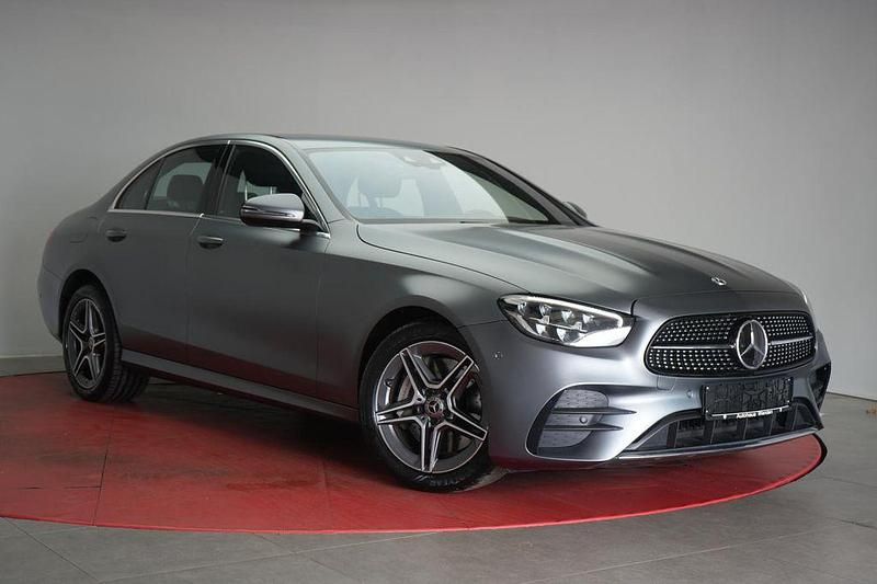 Selenitgrey Gebraucht 2022 Mercedes E300 AMG Limousine | 38.890 € (Fairer Preis) - Bild 1/4