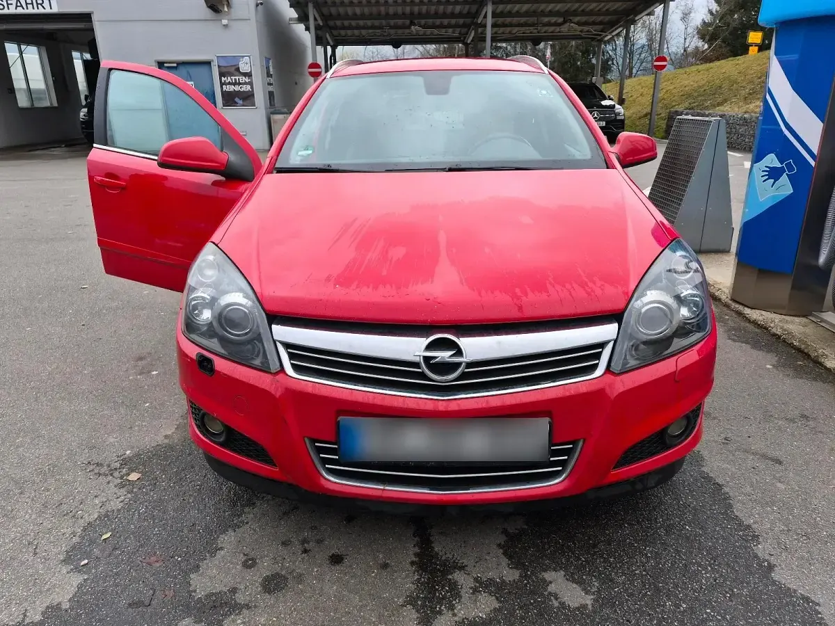 Gebraucht Opel Astra 150 PS (110 kW) 2010 Rot Kombi