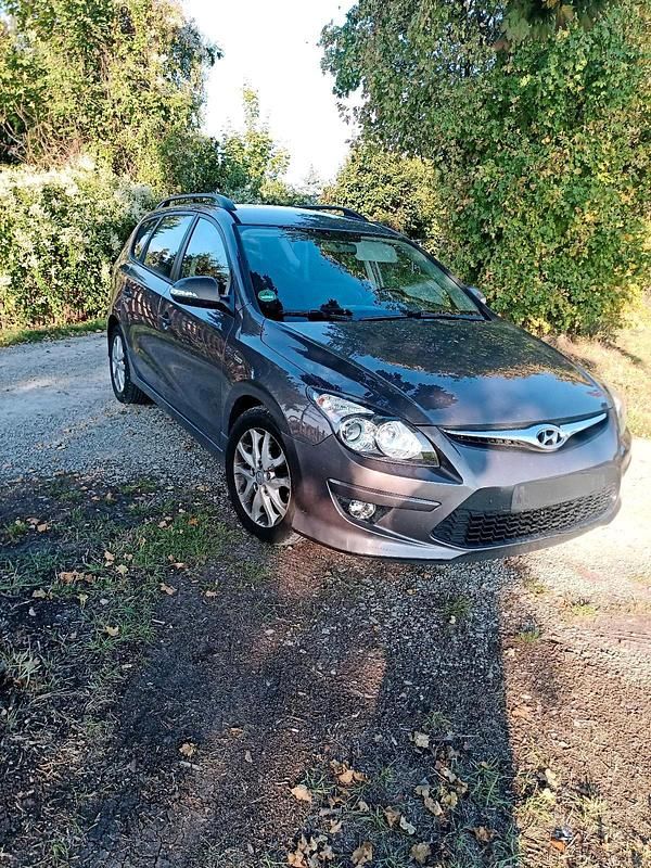 Braun Gebraucht 2012 Hyundai i30 Kombi | 4.500 € (Guter Preis) - Bild 1/4