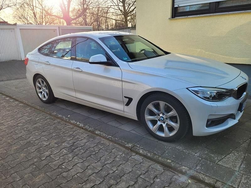 Weiß Gebraucht 2015 BMW 320 Gran Turismo Limousine | 15.250 € (Guter Preis) - Bild 1/4
